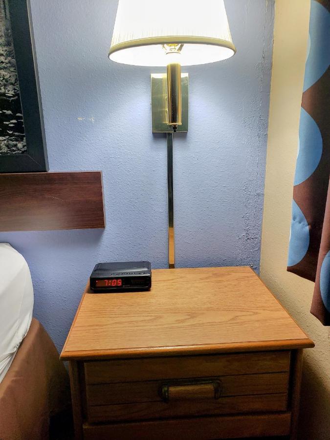 Super 8 By Wyndham Chariton Hotel Luaran gambar