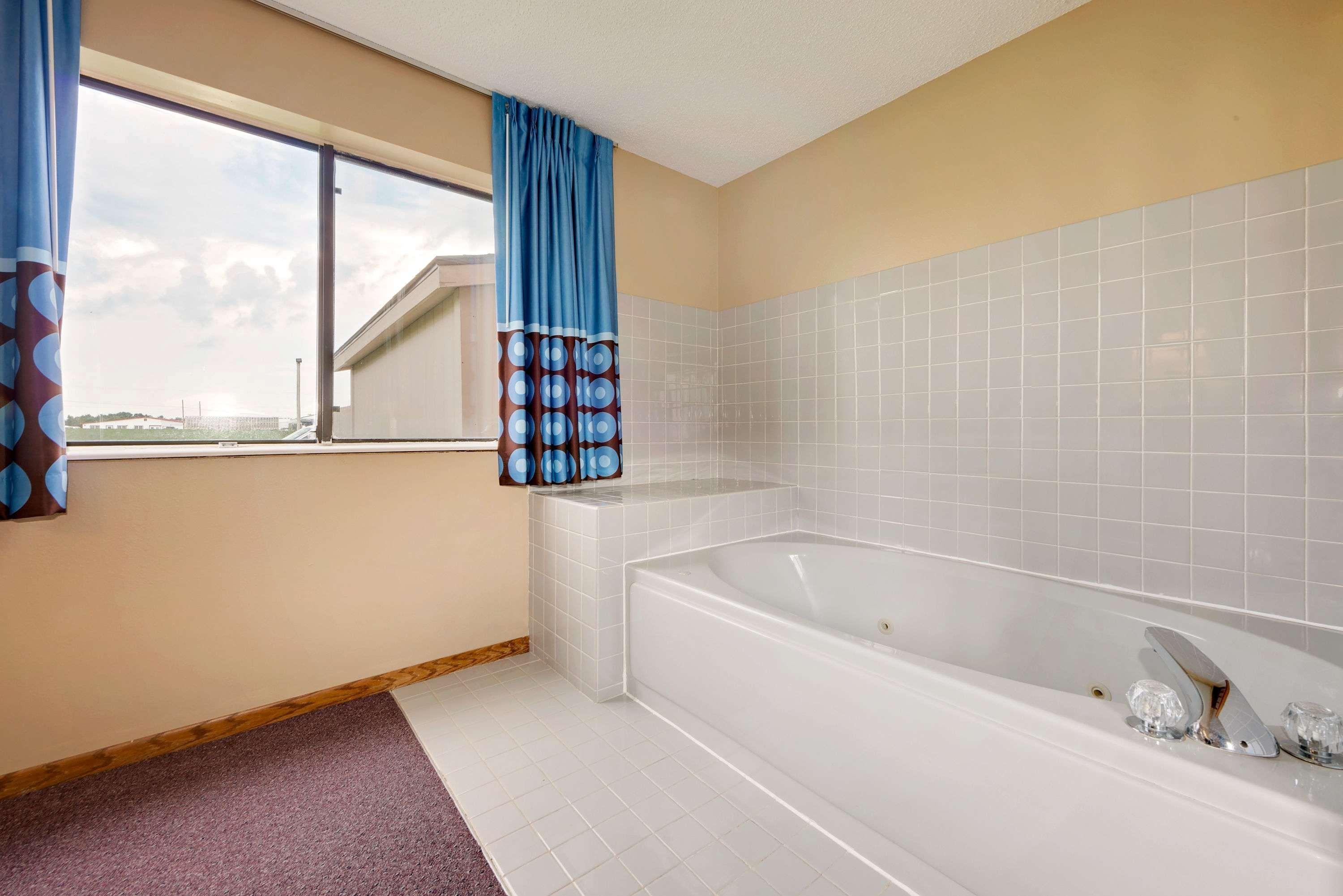 Super 8 By Wyndham Chariton Hotel Luaran gambar